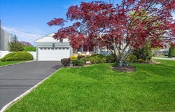 38 Fairwater Avenue, Massapequa, NY 11758