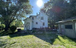 822 N Main Street, Three Rivers, MI 49093