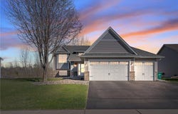1105 Pioneer Trail SE, Cambridge, MN 55008