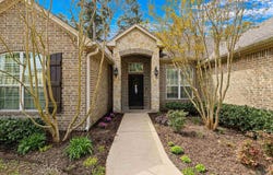 1902 Oak Knoll Cir, Longview, TX 75605