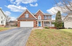 1818 High Gate Ln, Salem, VA 24153