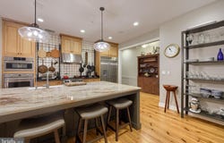 121 E KING STREET, LANCASTER, PA 17602