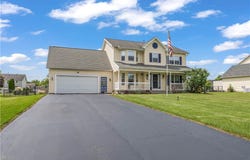 27 Summertime Trail, Parma, NY 14468