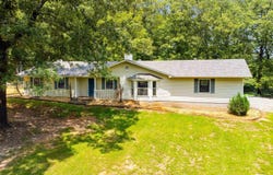 8100 Oakview Drive, Hensley, AR 72065