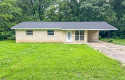 215 Spring Street, Taylorsville, MS 39168