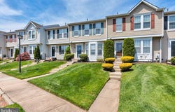 38 PEBBLE LANE, BLACKWOOD, NJ 08012