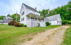 33 Island Avenue, Long Island, ME 04050