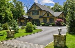 5 Danville Drive, Greenlawn, NY 11740
