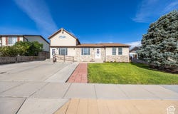 3646 S BUCKEROO Dr W, Magna, UT 84044