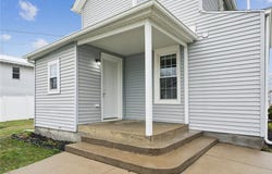 516 E 4th St, Vinton, IA 52349