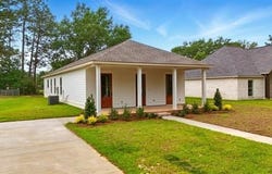 560 Fairway Dr, Picayune, MS 39466
