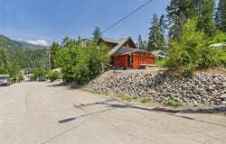 304 W Montana St, Mullan, ID 83846