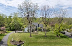 1560 SURREY ROAD, BETHLEHEM, PA 18015