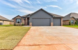 2021 W Crossbow Way, Mustang, OK 73064