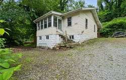 320 Cline St, E Pittsburgh, PA 15112