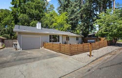 1058 SE Clarey Avenue, Grants Pass, OR 97526
