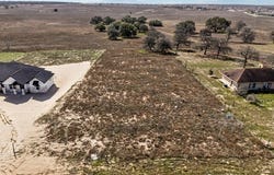 744 Lake Valley, La Vernia, TX 78121