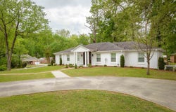102 Colonial Dr, Florence, AL 35633