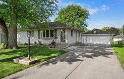 1849 Chatsworth Street N, Roseville, MN 55113