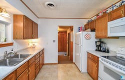 720 S Main St, Lennox, SD 57039-2207
