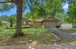10814 Oak Street, Kansas City, MO 64114