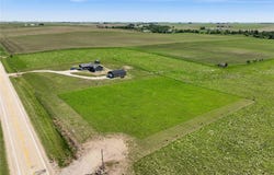 3338 Troy Mills Boulevard, Coggon, IA 52218