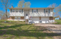 4297 SE Valleyview Lane, Holt, MO 64048