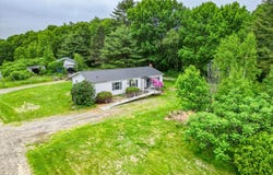 11 Misery Lane, Pittston, ME 04345