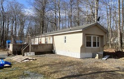26 Smoke Signal Path, Gouldsboro, PA 18424