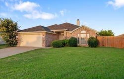 914 La Sierra Drive, Crowley, TX 76036