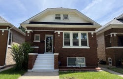 2233 Clinton Avenue, Berwyn, IL 60402
