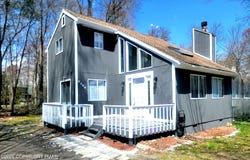 8382 GARDEN Drive, Tobyhanna, PA 18466