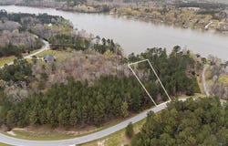 974 Eagles Harbor Dr, Hodges, SC 29653
