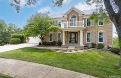 712 Carman Oaks Court, Manchester, MO 63021