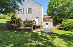 21 Bruce Ln, Valhalla, NY 10595