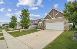1317 Hummingbird Circle, Waterloo, IA 50702