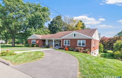 10 Merrill Road, Trumbull, CT 06611