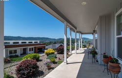 1926 WAREWOOD TERRACE CT, Roseburg, OR 97471