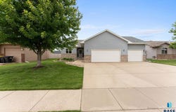 2213 S Purdue Ave, Sioux Falls, SD 57106