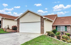208 Executive Meadows Drive, Lenoir City, TN 37771