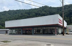 912 South Lake Drive, Prestonsburg, KY 41653
