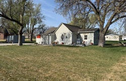 904 Ingalls St, Downs, KS 67437