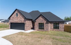 1900 Yellowstone  DR, Barling, AR 72923
