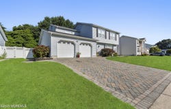 10 Bronia Street, Howell, NJ 07731
