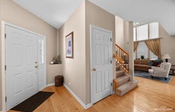 1221 Oakleaf Court, Aurora, IL 60506