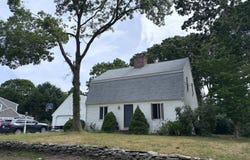 20 Deerfield Rd, Osterville, MA 02655