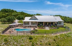 372 Distant View Dr, Fredericksburg, TX 78624