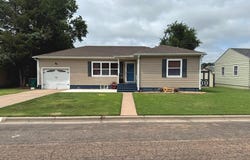 818 Starks Drive, Larned, KS 67550