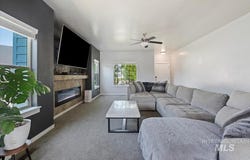 37 E Ensenada Dr, Meridian, ID 83646-6317