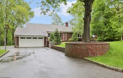 39 Chuckanutt Dr, Oakland Boro, NJ 07436-3015